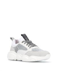 Мужские белые кроссовки от Moschino