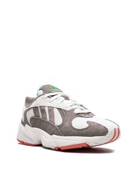 Мужские белые кроссовки от adidas