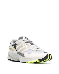 Мужские белые кроссовки от adidas