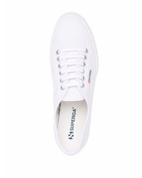 Мужские белые низкие кеды из плотной ткани от Superga