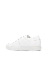 Мужские белые низкие кеды с украшением от Common Projects