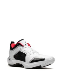 Мужские белые низкие кеды от Jordan