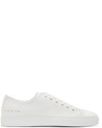 Мужские белые низкие кеды от Common Projects