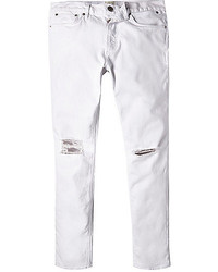 Белые рваные зауженные джинсы