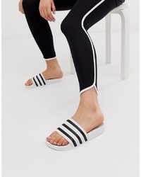 Белые резиновые сандалии на плоской подошве с принтом от adidas Originals