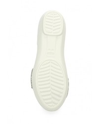 Белые резиновые сандалии на плоской подошве от Crocs