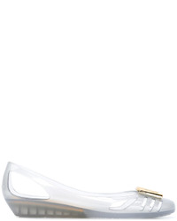Белые резиновые туфли с украшением от Salvatore Ferragamo