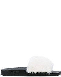 Белые сандалии на плоской подошве от Givenchy