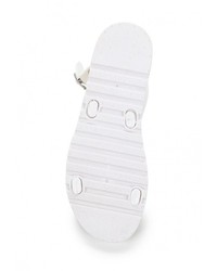 Белые сандалии на плоской подошве от GLAMforever