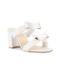 Белые сатиновые босоножки на каблуке от Chloe Gosselin