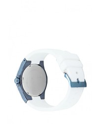 Женские белые часы от GUESS