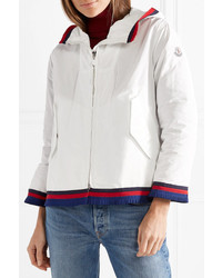 Женский белый бомбер от Moncler