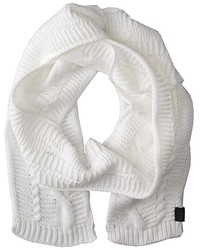 Белый вязаный шарф