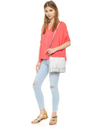 Белый кожаный клатч c бахромой от Rebecca Minkoff