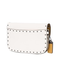 Белый кожаный клатч с украшением от Coach