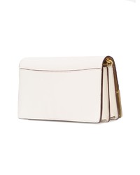 Белый кожаный клатч с украшением от Coach