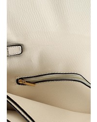 Белый кожаный клатч от Johnny