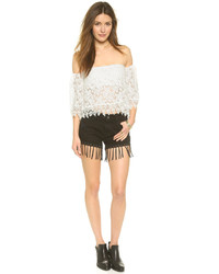 Белый кружевной топ с открытыми плечами от Reverse