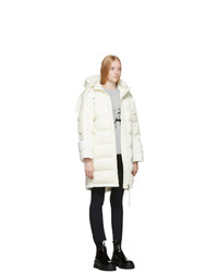 Женский белый пуховик от Moncler Genius