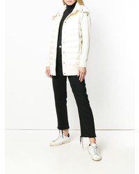 Женский белый пуховик от Moncler