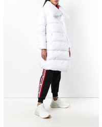 Женский белый пуховик от Bacon