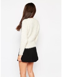 Женский белый пушистый свитер с круглым вырезом от Vila