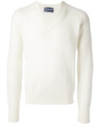 Белый свитер с v-образным вырезом