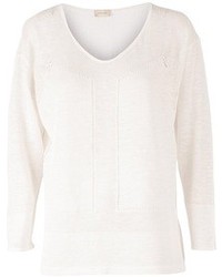 Женский белый свитер с v-образным вырезом
