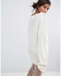 Белый свободный свитер