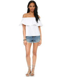 Белый топ с открытыми плечами с рюшами от Line & Dot