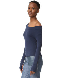 Белый топ с открытыми плечами от Jacquemus