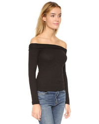 Белый топ с открытыми плечами от Bec & Bridge