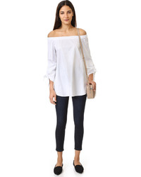 Белый топ с открытыми плечами от Tibi