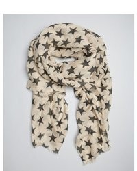 Белый шарф со звездами
