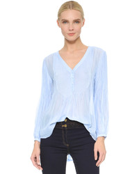 Голубая блузка с длинным рукавом от Veronica Beard