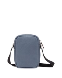 Голубая кожаная сумка почтальона от Fendi
