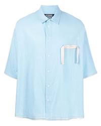 Мужская голубая рубашка с коротким рукавом с вышивкой от Jacquemus