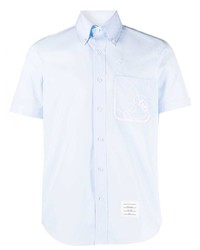Мужская голубая рубашка с коротким рукавом с вышивкой от Thom Browne