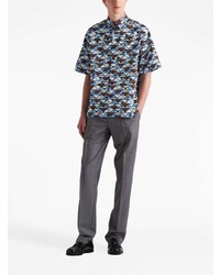Мужская голубая рубашка с коротким рукавом с геометрическим рисунком от Prada