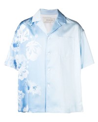 Мужская голубая рубашка с коротким рукавом с цветочным принтом от Feng Chen Wang