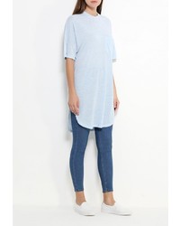 Женская голубая футболка от The Fifth