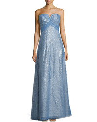 Голубое вечернее платье с вышивкой