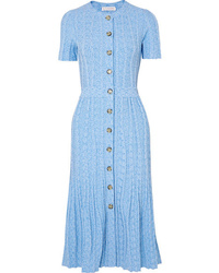 Голубое вязаное платье-футляр