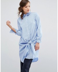 Голубое платье-рубашка в вертикальную полоску