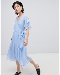 Голубое платье с запахом с рюшами от Vero Moda