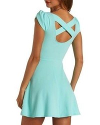 Голубое платье с плиссированной юбкой