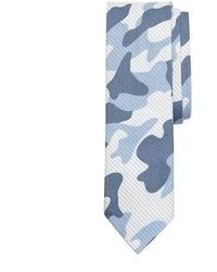 Голубой галстук с камуфляжным принтом