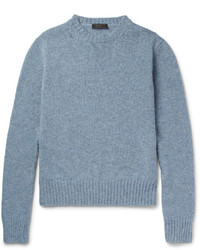 Голубой пушистый свитер с круглым вырезом