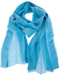 Женский голубой шарф от Issey Miyake