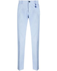 Голубые брюки чинос от Manuel Ritz